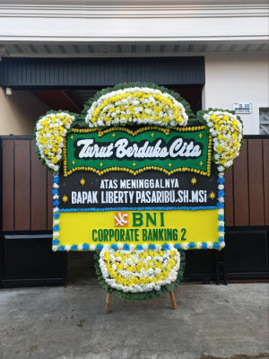 Papan Bunga Duka di Warsa