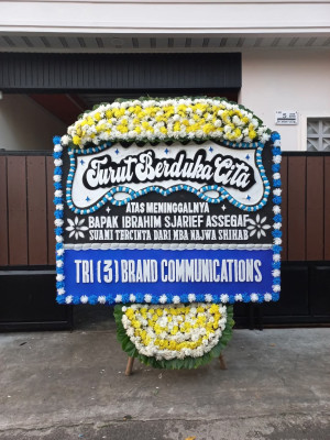 Papan Bunga Duka di Warsa